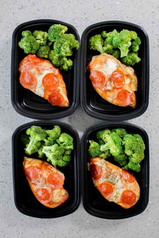 keto pizza chicken in black meal prep containers