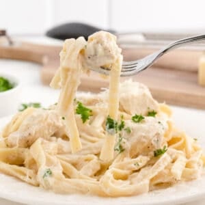 instant pot alfredo on a fork