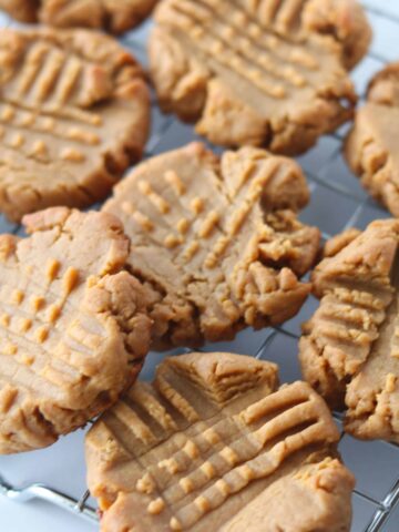 3 ingredient keto peanut butter cookies