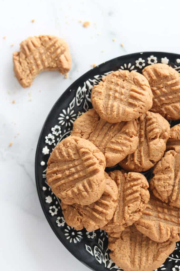 gluten free peanut butter cookies flourless on a black and white plate top down view