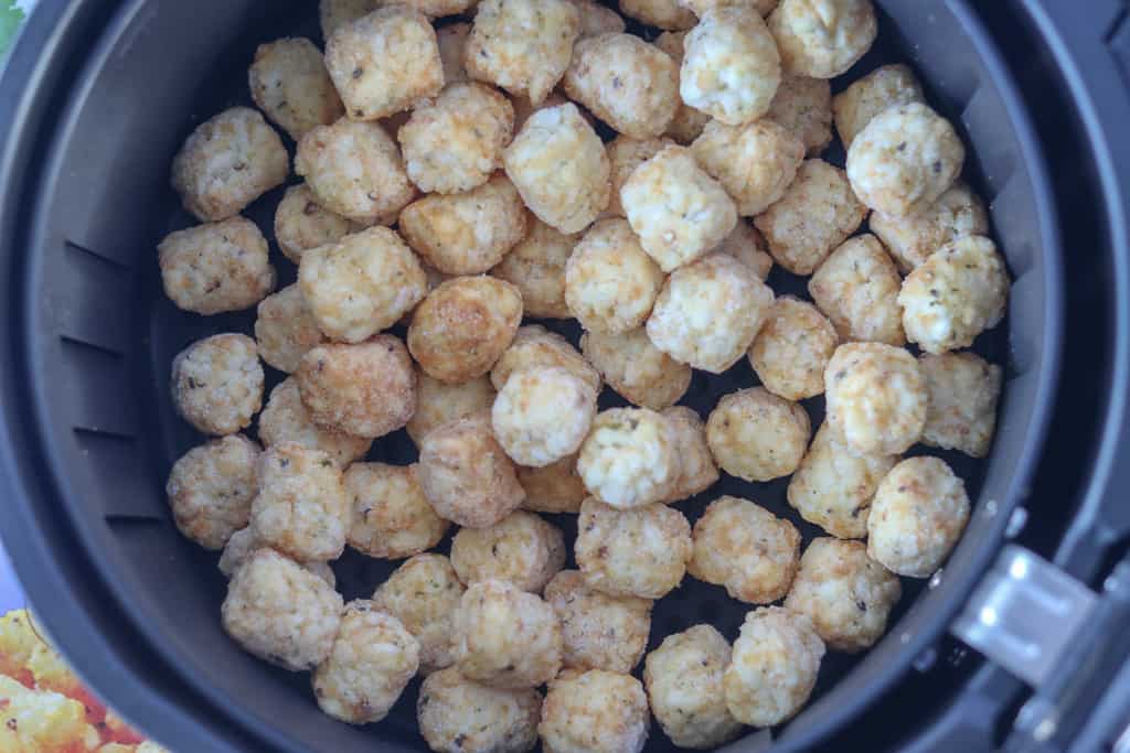 the frozen tater tots in air fryer basket