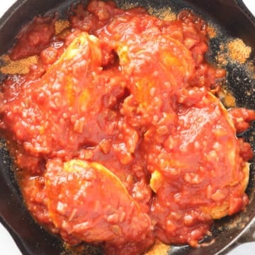 adding salsa to baked chicken salsa