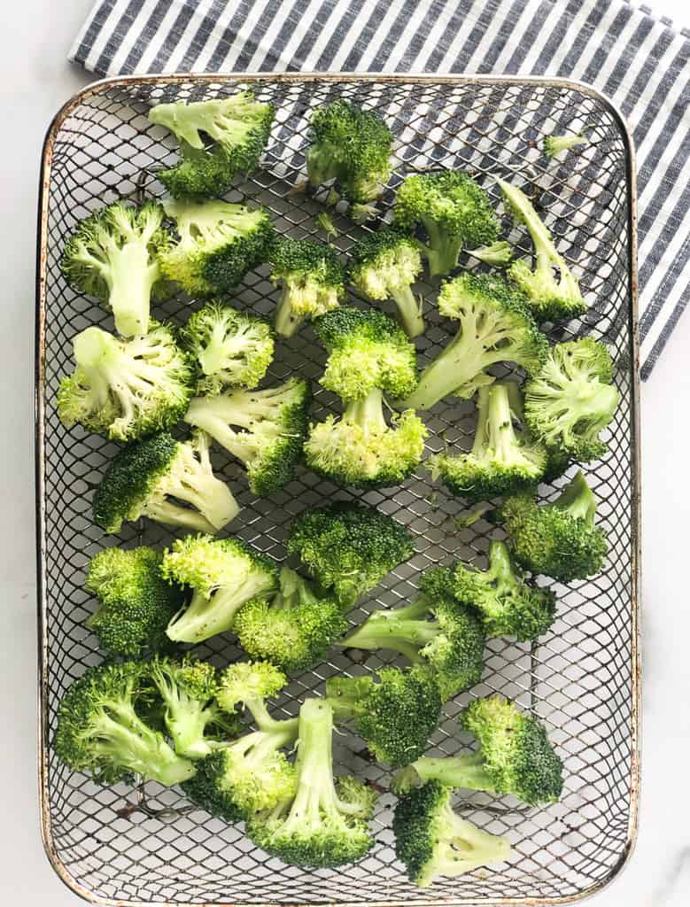 broccoli in air fryer raw waiting to get cooked