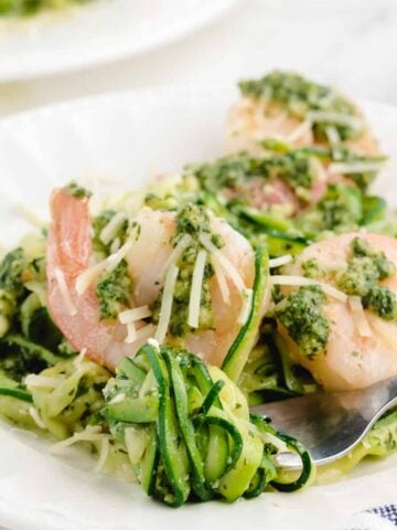 zucchini noodles with shrimp close up