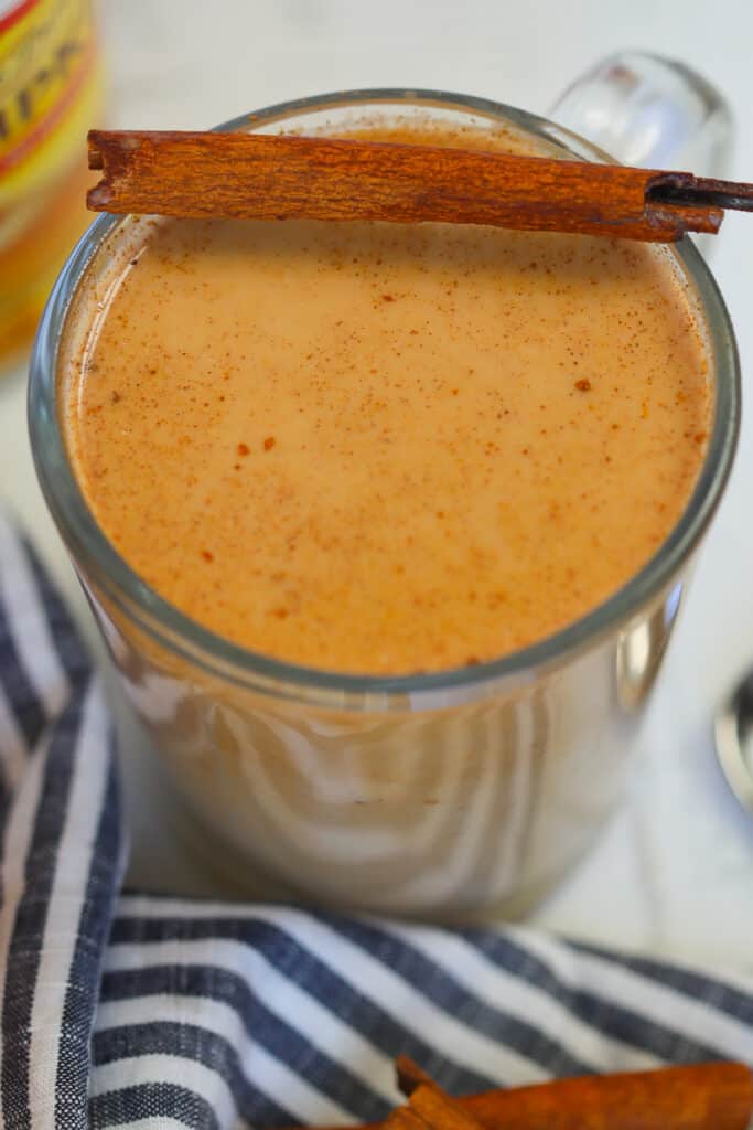 a low carb pumpkin spice latte in a clear mug without whipping cream