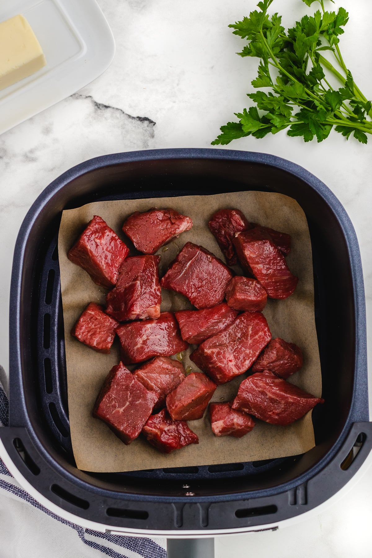 putting raw meat cubes in the air fryer before cooking
