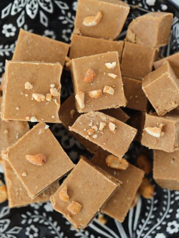 peanut butter fudge keto recipe garnished with peanuts