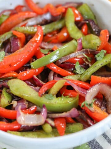 air fryer green peppers mixed with onions ready to serve