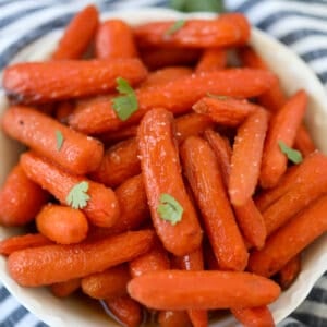 air fryer carrots close up view of cooked carrots with brown sugar and garnish