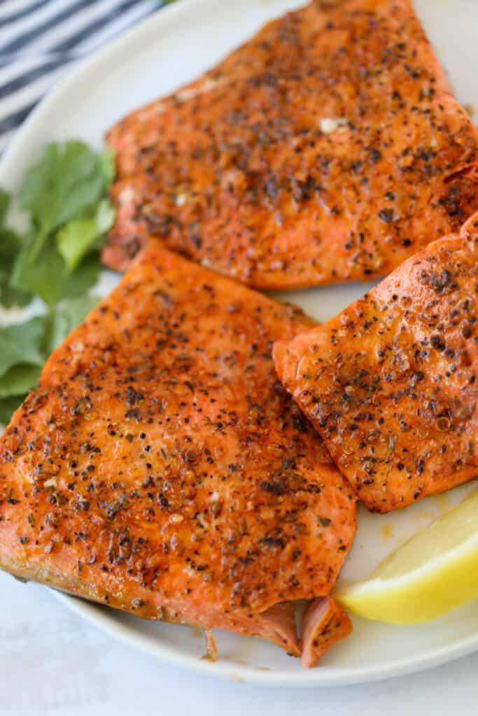 frozen salmon air fryer recipe with garlic butter after cooking