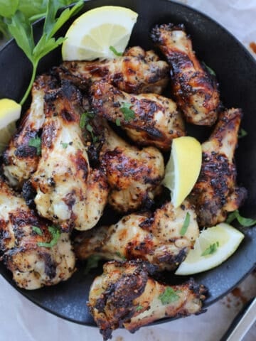 air fryer lemon pepper wings with lemon wedges