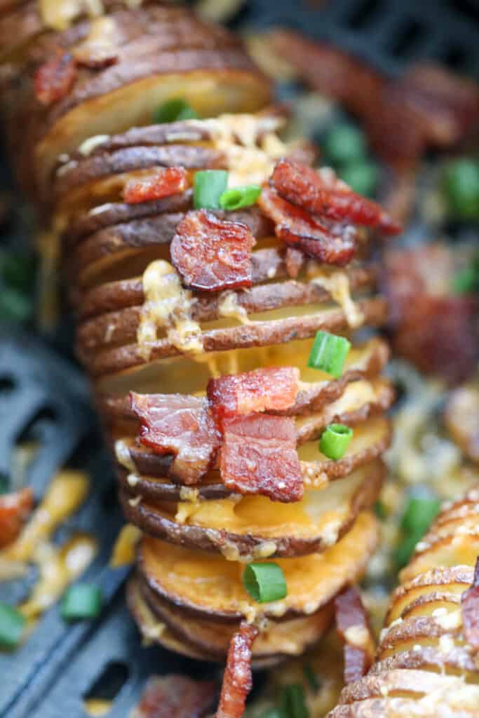 air-fryer-hasselback-potatoes-loaded-with-bacon-and-cheddar