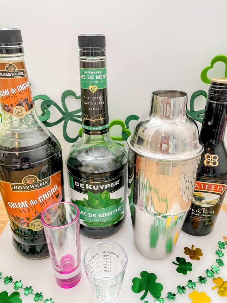 ingredients 2 easy shot ingredients for st patty's day drink