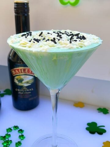 mint chocolate martini 4 deliciousst patrick's drink