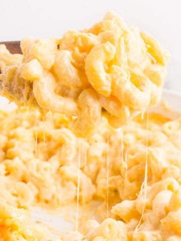 easy baked macaroni and cheese recipe coming off of a spoon