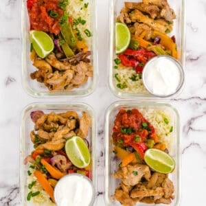 4 meal prep containers with chicken fajitas in them.