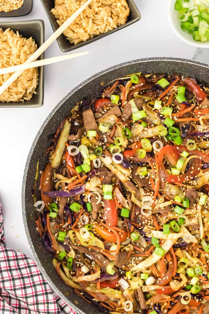 beef and bell pepper stir fry in the skillet.
