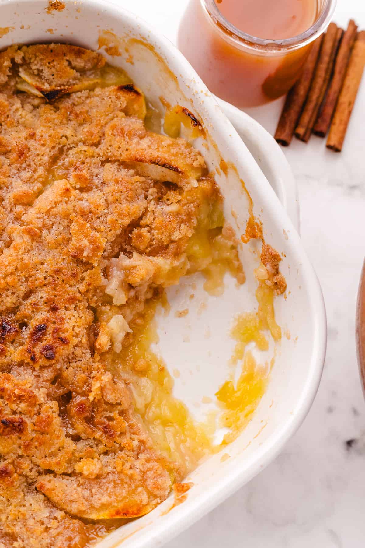 apple crisp without oats in a dish