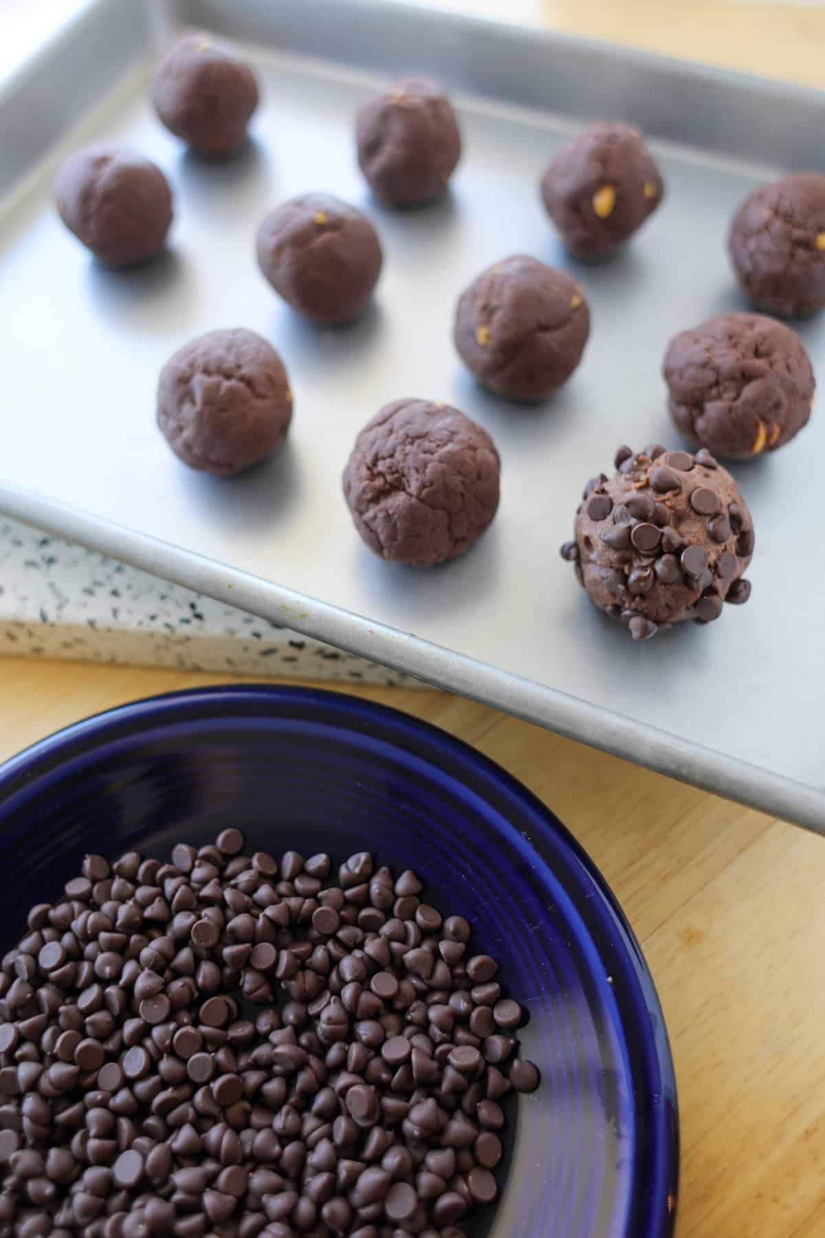 rolling chocolate balls in chocolate chips