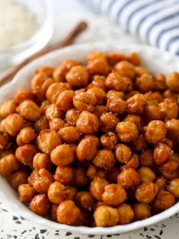 easy air fryer chickpeas with no oil seasoned in a bowl ready to eat